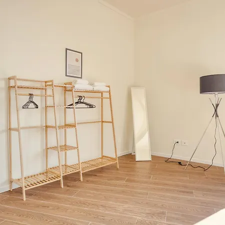 Hostmate - - Doria - Stazione *