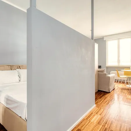 Night & Corso Sempione Mediolan