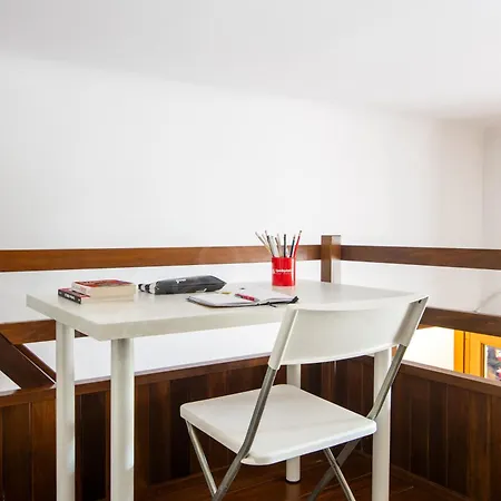 Guesthost - Charming 7 Stops From Duomo Apartmán Milán