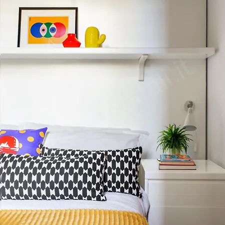 Guesthost - Charming 7 Stops From Duomo מילאנו