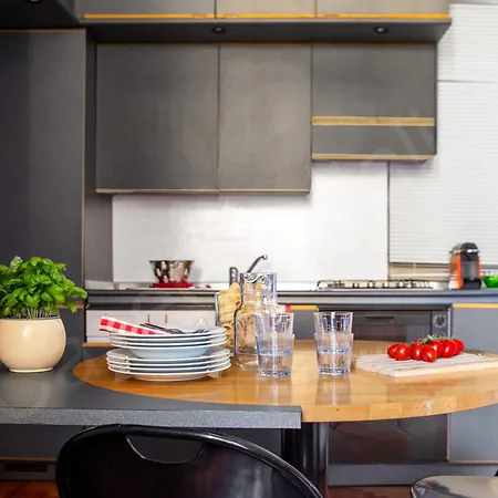 Guesthost - Charming 7 Stops From Duomo