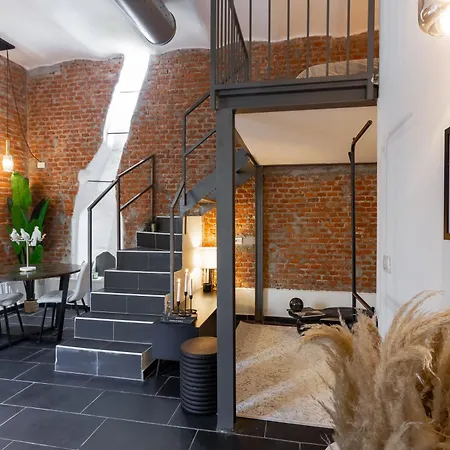 Youhosty - Design Isola * Mediolan