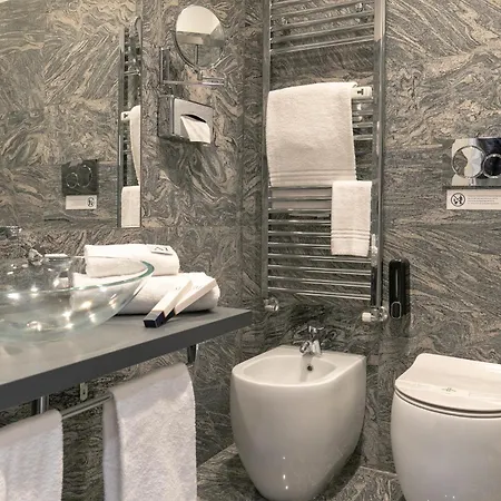 Guest house Ah - Fashion District 4*