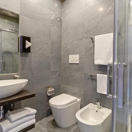 Ah - Duomo Essence 3* Milan