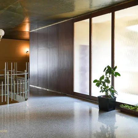 Апартаменты Daverio Business House