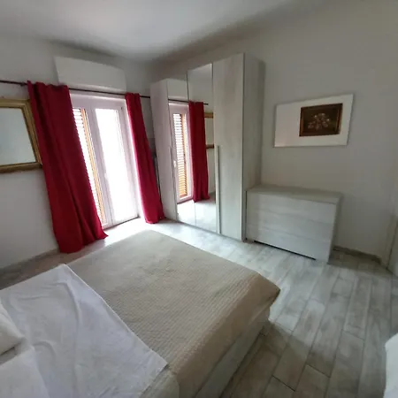 3 Station Free Parking *