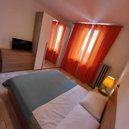 3 Station Free Parking * Milan