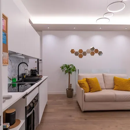 Teodorico 7 - Quiet Garden View With Parking Near Mico And Citylife מילאנו