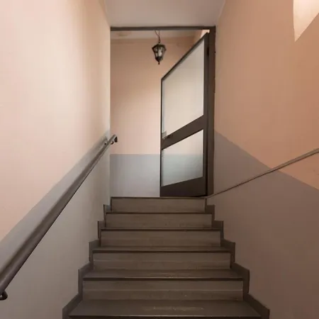 Newly Renovated Two-room *