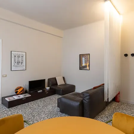 Newly Renovated Two-room