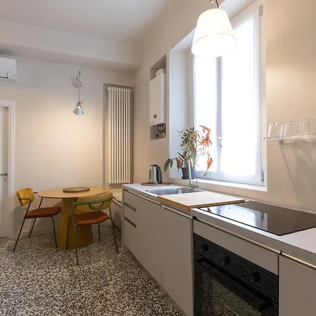 Newly Renovated Two-room Апартаменты