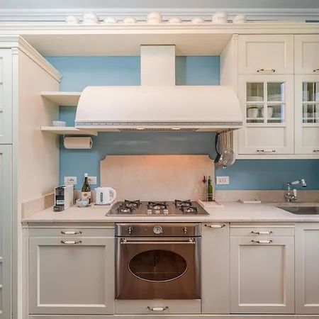 Refined And Bright One-bedroom Near Metro M4 - Dateo *