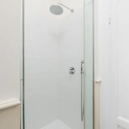 Contempora - Refined And Bright One-bedroom Near Metro M4 - Dateo