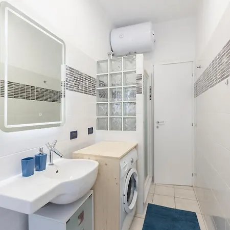 Cozy In Front Of Naviglio Grande *