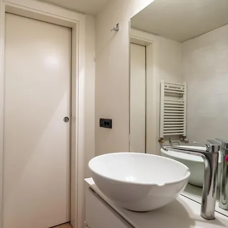 A 400m Dalla Metro Con Wifi Piu Parcheggio Privato Bici