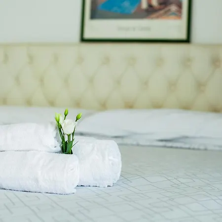 דירה Experience From A Penthouse 5 Minutes From The Duomo מילאנו