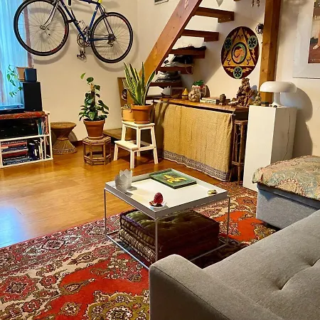 Lägenhet Cozy Loft In The Heart Of