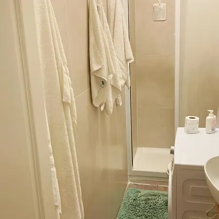 Oliver Private & Shared Room, Near Metro & Linate ,lgbt Friendly &natural & Romantic *