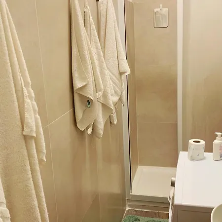 Oliver Private & Shared Room, Near Metro & Linate ,lgbt Friendly &natural & Romantic