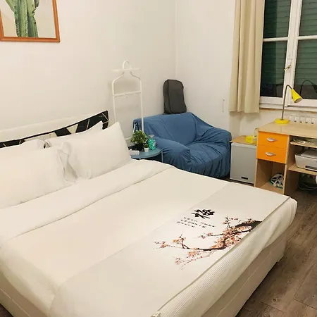 Quiet & Relaxing Place - 1 Min To Metro - Later Check-in After At 19 - Lgbt Friendly - Private & Shared - Ideal For Women - No People Do Not Respect The Time - No People Do Not For Sleep Before Midnight 24 בית אירוח