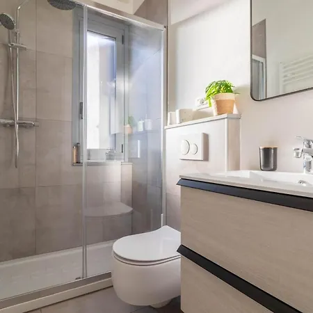 Unicredit And Bosco Verticale - Little House Mediolan