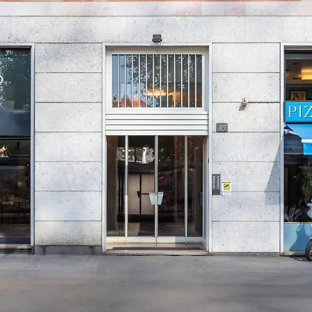 Designer House In Repubblica * Milan