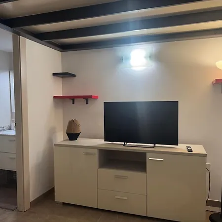 Reginamilanobnb In Porta Romana * Milano