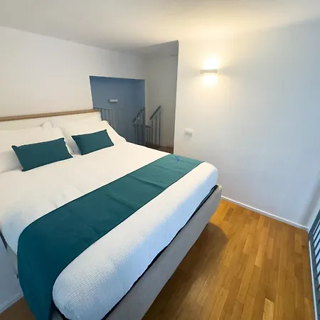 New One Bedroom In Isola Area Mediolan