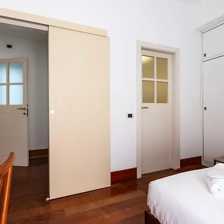 Youhosty - Montenapoleone Noble Flat Daire Milano