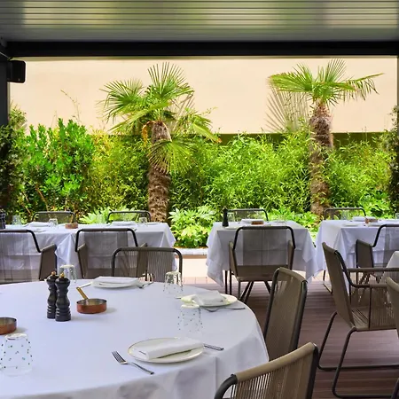 Nemi, Milan, A Tribute Portfolio 5* Milaan