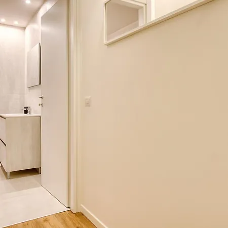 Hostmate - - Imperia's Warm - Romolo Iulm Appartement *