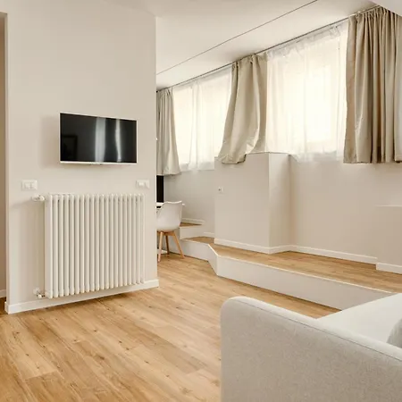 Hostmate - - Imperia's Warm - Romolo Iulm ミラノ