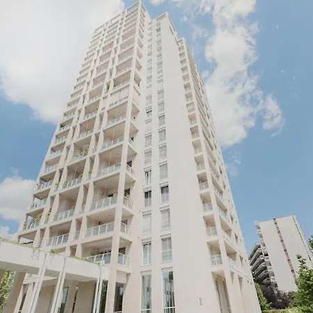 Gohost - Terrace Walking Distance From Station Apartament
