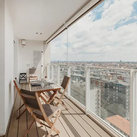 Gohost - Skyline Walking Distance From Station *