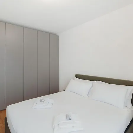Gohost - Terrace Walking Distance From Station Apartament