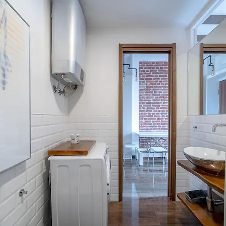 New York-style - Modern Glam Near The Center Of ميلان