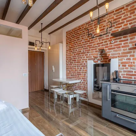 New York-style - Modern Glam Near The Center Of ميلان