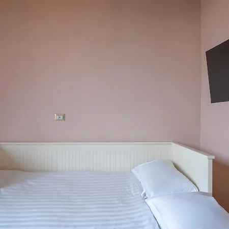 New York-style - Modern Glam Near The Center Of * ميلان