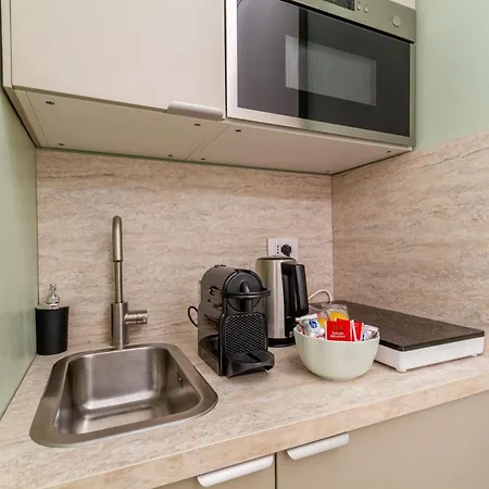 Petite - Design & Comfort Milán