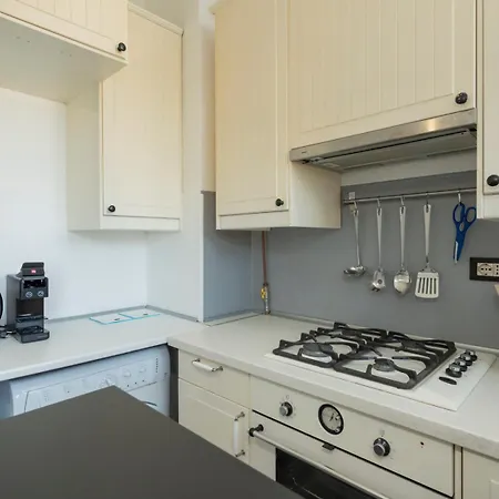 I-host - Omero 17 アパート