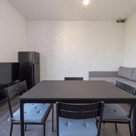 I-host - Omero 17 ミラノ