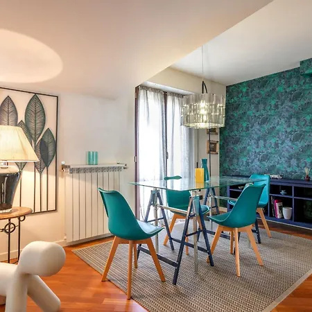 アパート Ferrucci Luxury 3 Bedrooms ミラノ