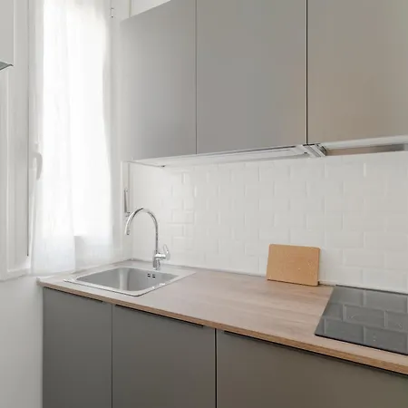 Guesthost - M1 Pasteur With Balcony *