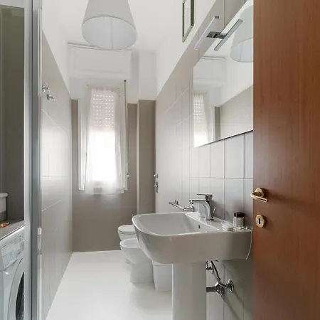 Guesthost - M1 Pasteur With Balcony