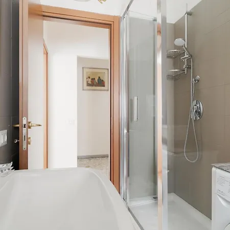 Guesthost - M1 Pasteur With Balcony Апартаменты *