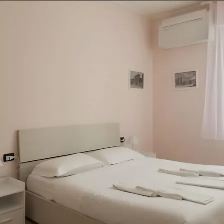 I-host - Della Torre 32 *