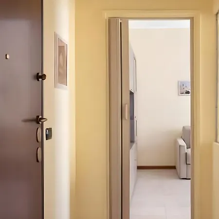 I-host - Della Torre 32 Милан