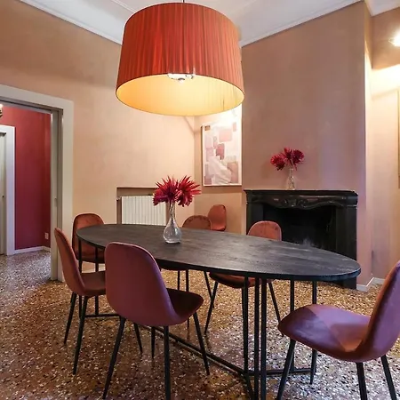 Charming Liberty-style With Garden And Parking Near Life