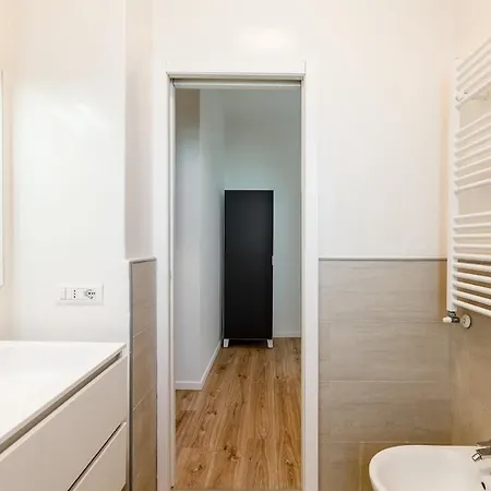Spacious And Bright In Porta Vittoria