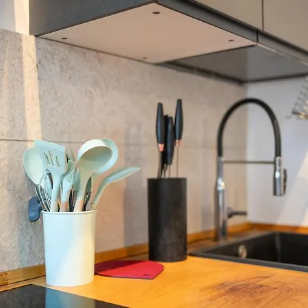 Spacious And Bright In Porta Vittoria Apartment